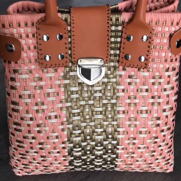 New Womenโs Hand-Made Spa/Resort Hand Bag - Picture 2 of 12